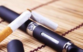 Commercialisée chez les jeunes, la cigarette électronique est dans le viseur de l’OMS