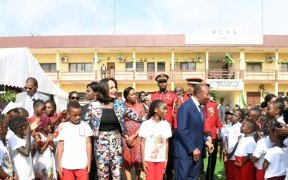 Arbre de noël : Ali Bongo et sa femme offrent des cadeaux aux enfants de militaires