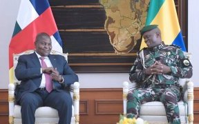 Transition au Gabon&nbsp;: Brice Oligui Nguema a reçu le président centrafricain, émissaire de la CEEAC