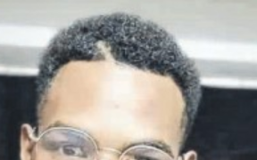 Enervé, un jeune gabonais tue son meilleur ami à l’aide d’une bouteille cassée transformée en arme