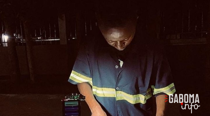 Tanzanie&nbsp;: Un jeune leader apporte de l’énergie propre à des villages