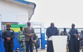 Oligui Nguema rend hommage aux victimes du drame de l’Esther Miracle