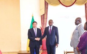 À Oyem, Oligui Nguema reçoit une délégation d’investisseurs chinois mandatée par Xi Jinping