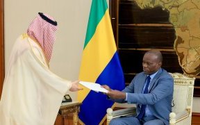 Brice Clotaire Oligui Nguema s’entretient avec l’ambassadeur d’Arabie Saoudite