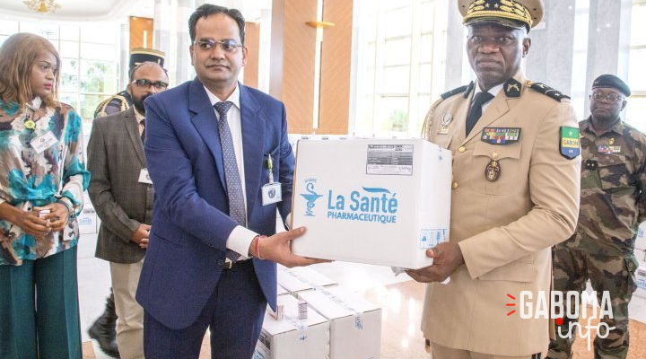 Oligui Nguema réçoit un important don de médicaments de La Santé Pharmaceutique