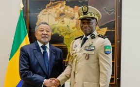 Brice Clotaire Oligui Nguéma échange avec Jean Ping