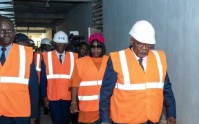Akure-Davain inspecte l’ENM et le chantier de l’annexe du tribunal de Libreville