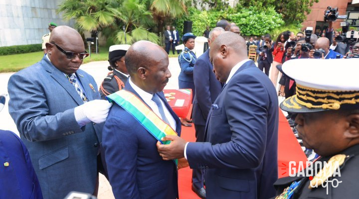 Le président Oligui Nguema honore les artisans du règlement de la dette intérieure