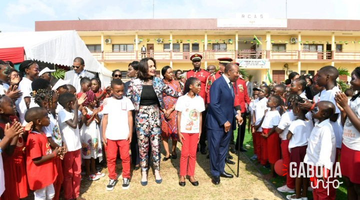 Arbre de noël : Ali Bongo et sa femme offrent des cadeaux aux enfants de militaires