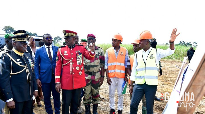 Oligui Nguema inspecte l’avancée des chantiers de logements sociaux de Bikélé