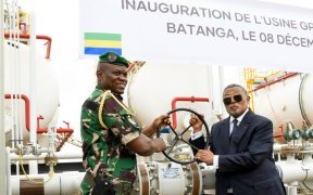 Le général Brice Clotaire Oligui Nguema inaugure l’usine GPL de Batanga