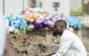 Bruno Ecuele Manga rend hommage à son père disparu