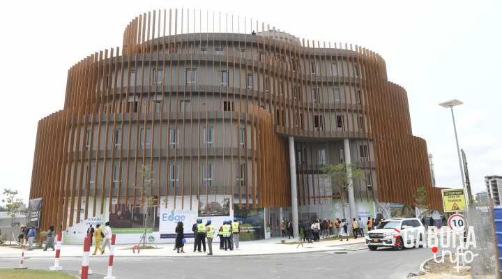 Ali Bongo inaugure le nouveau siège du Fonds gabonais d’investissements stratégiques