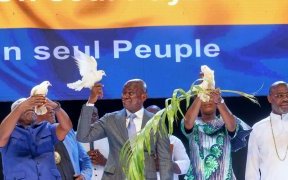 Oligui Nguema participe à une journée de prière œcuménique au Palais des Sports