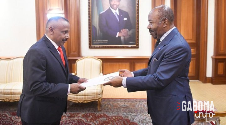 Ali Bongo reçoit les lettres de créances de 4 nouveaux ambassadeurs