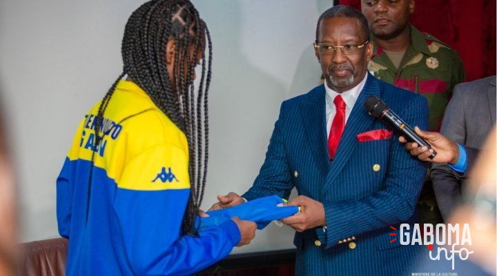 Jeux Africains 2024&nbsp;: remise du drapeau national aux athlètes gabonais