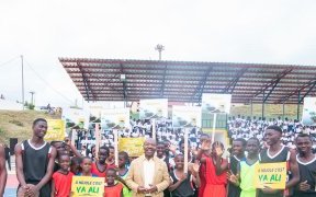 Ali Bongo inaugure le plateau multisports de Ndjolé