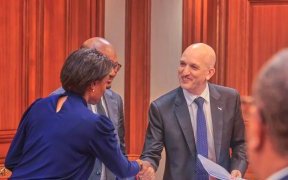 Fly Gabon : Signature d’une convention entre l’Etat gabonais et Afrijet